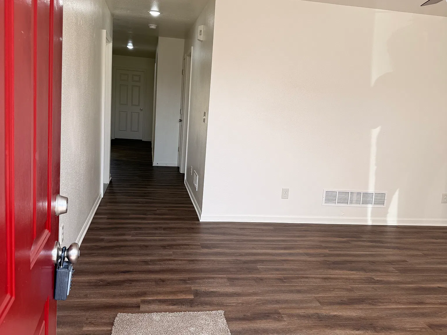 3 bed, $1,425 — Photo 2