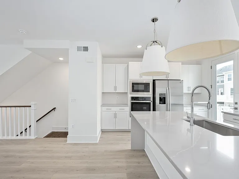 9207 Forkleaf Oak Dr — Photo 33