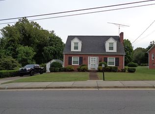 427 Elk Spur St, Elkin, NC 28621