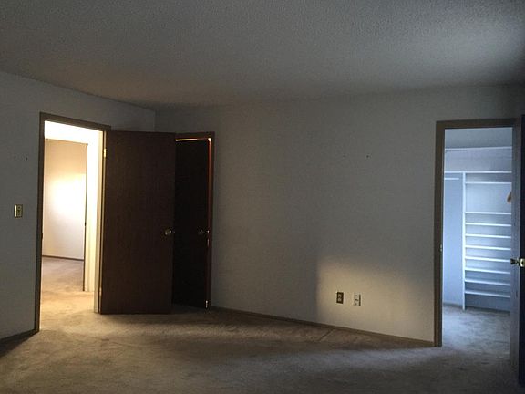 5th image of 1003 Lilac Ct