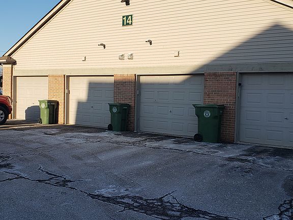 5th image of 15725 Parkway Ln APT 2