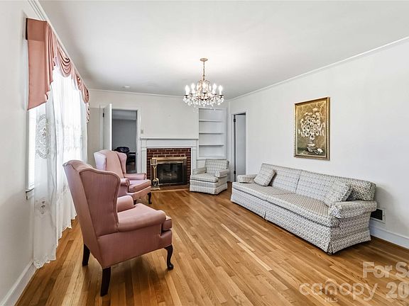 3rd image of 3836 York St