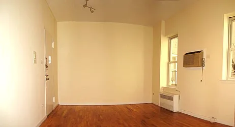 Rented by Siderow Residential Group