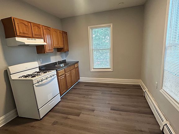 3rd image of 478 Ellison St