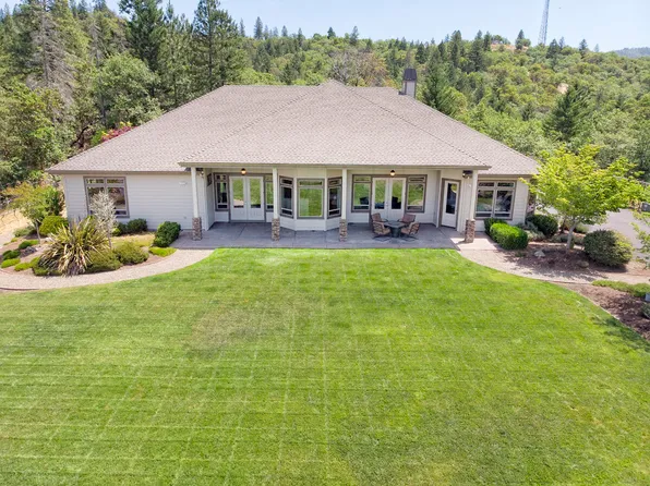 636 Bellewood Dr, Grants Pass, OR 97527