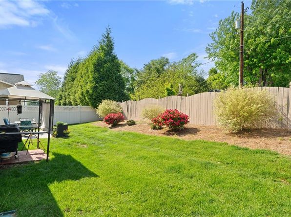 125 Broad Meadow Ct, Rural Hall, NC 27045