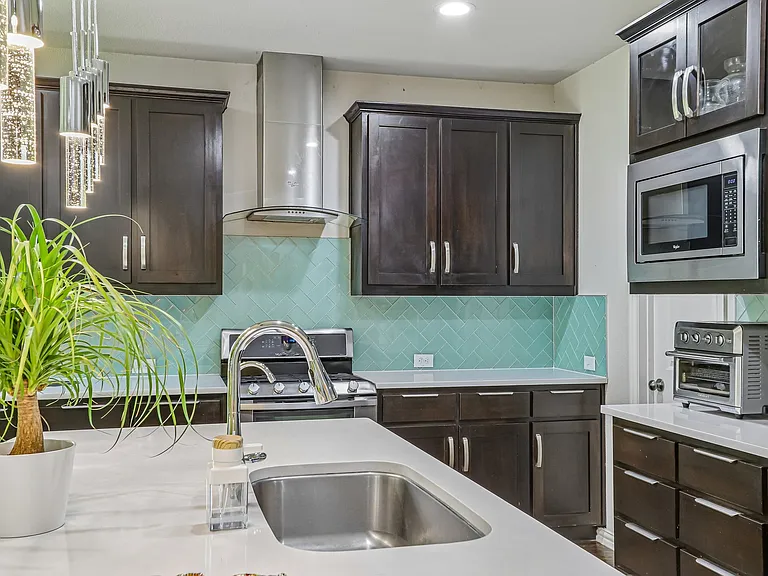 1828 Houghton Dr — Photo 5