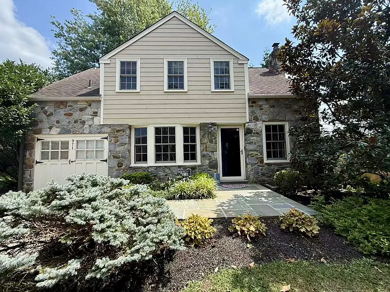 971 Conestoga Rd — Photo 1