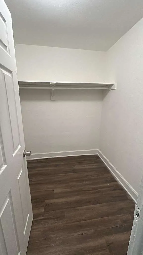 Deval Property Management Llc - 1304-204 — Photo 4