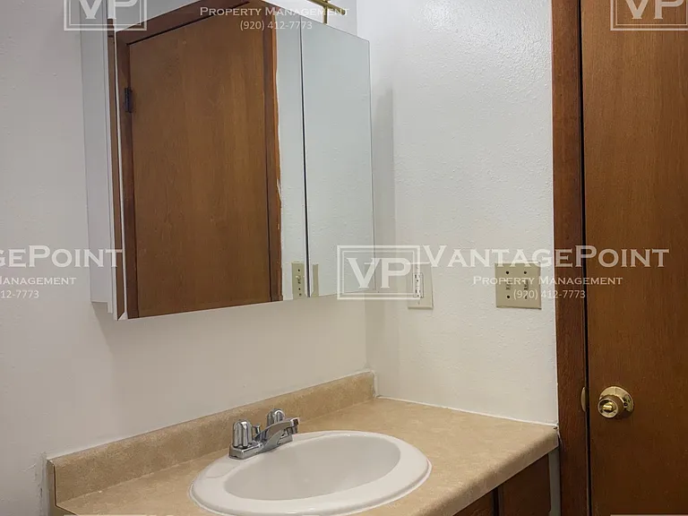 417 Dousman St #7 — Photo 11
