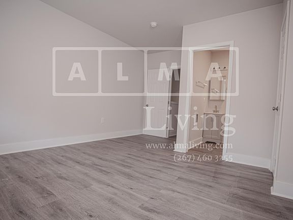 3rd image of 2522 N Chadwick St #20
