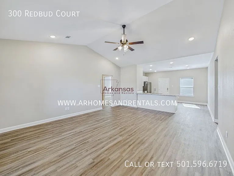 300 Redbud Ct — Photo 3