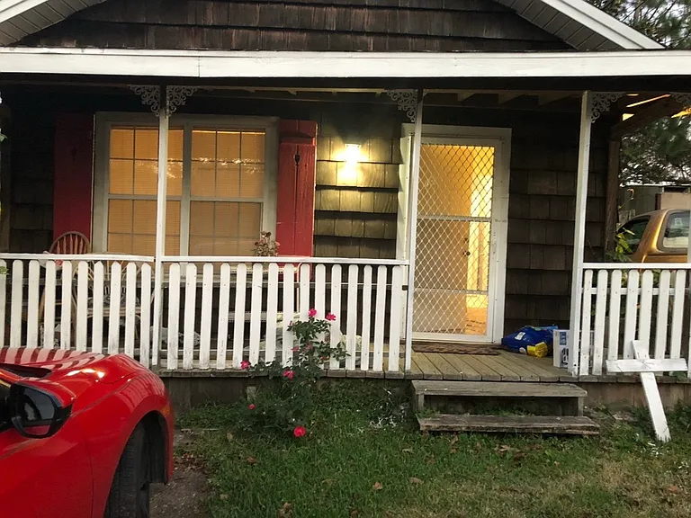 Laurel St — Photo 7