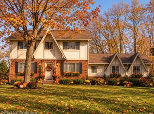 6133 Oak Valley Dr, Whitmore Lake, MI 48189