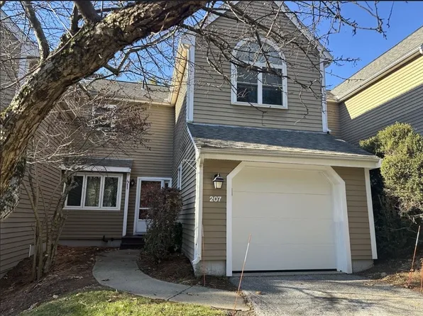 207 Bishops Forest Dr Unit 207, Waltham, MA 02452