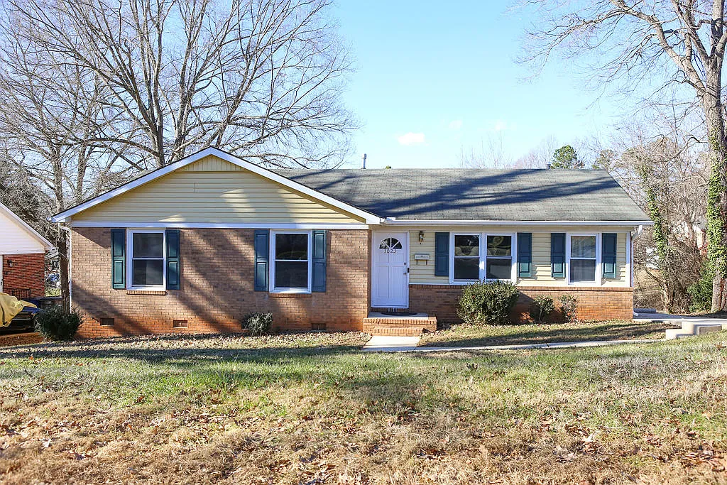 3 bed, 1.5 bath, 1329 sqft, $1,500 — Photo 1