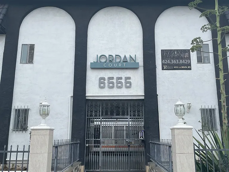 Jordan Court Apartments — Photo 14