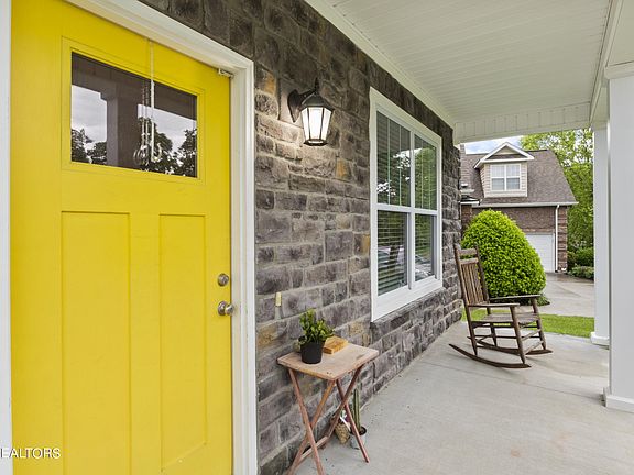 2nd image of 7919 Forbes Ln