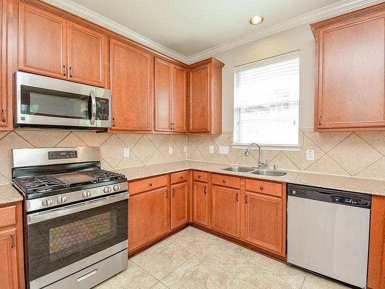 16021 Summerville Lake Dr — Photo 14