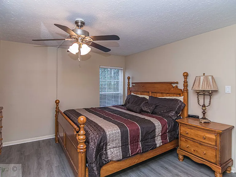 103 E Lockhaven Dr #E — Photo 24