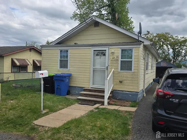 17 Birchwood Dr, Keyport, NJ 07735