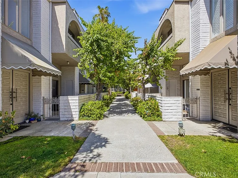 5305 White Oak Ave #D — Photo 5