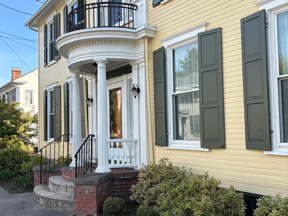 412 Main St