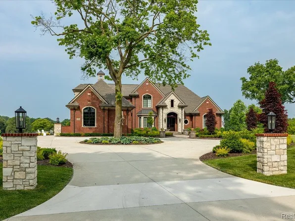 45505 N Territorial Rd, Plymouth, MI 48170