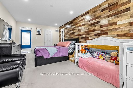 4th image of 255 Torbarrie Rd E