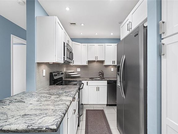 5th image of 3000 NE 16th Ave APT 204