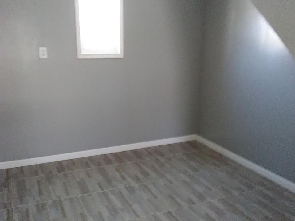 Lower mud room / Entrance way / Storage