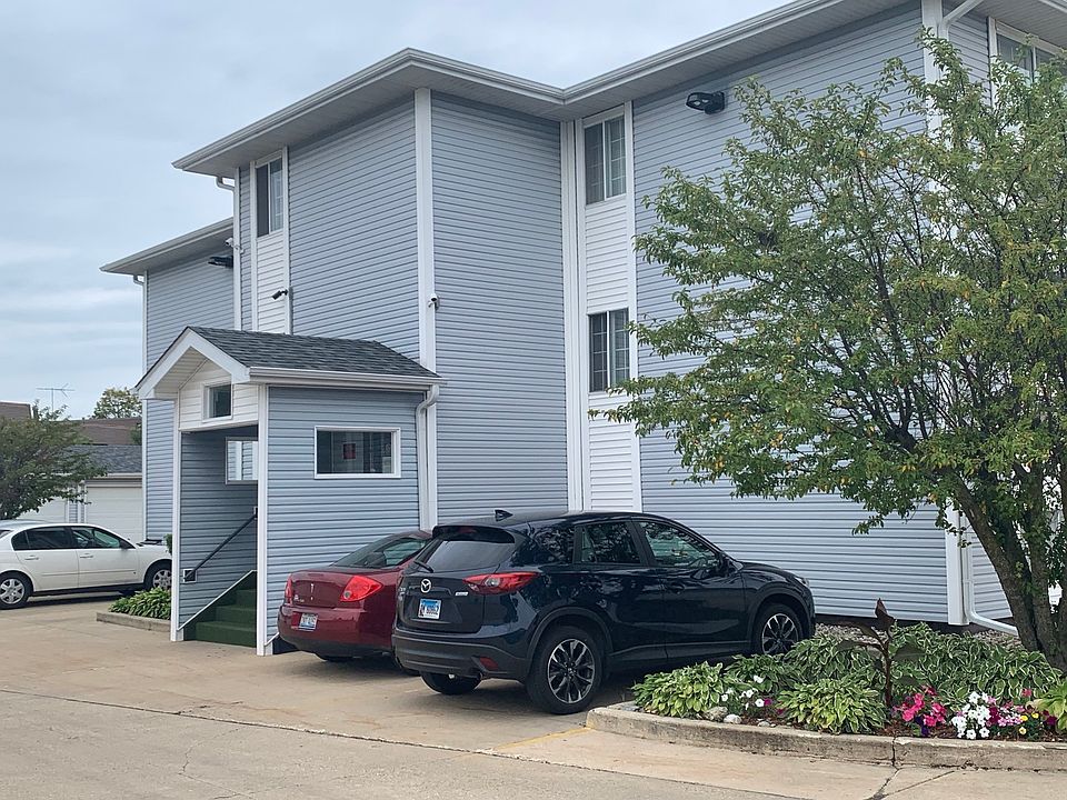 1st image of 3170 W Monroe St APT 303