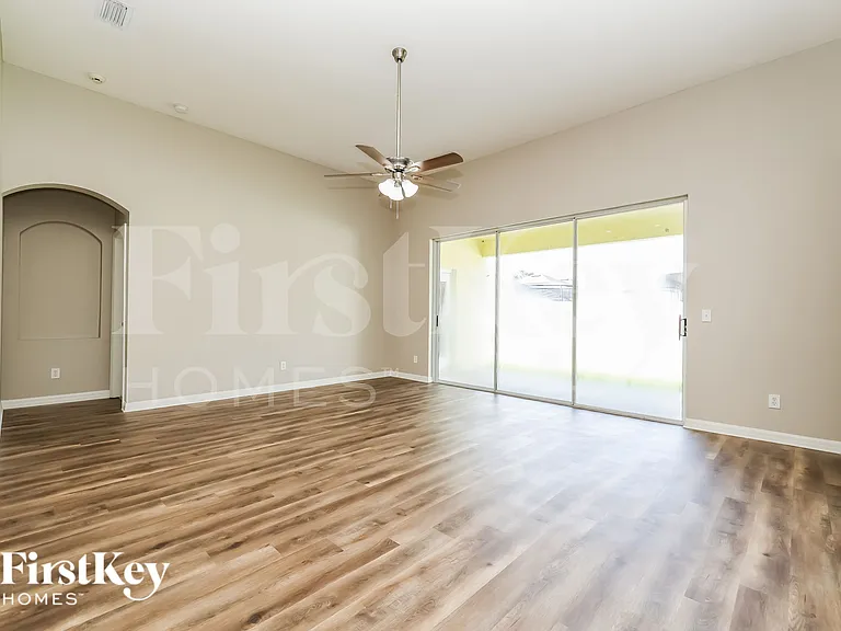 11703 Grove Arcade Dr — Photo 4