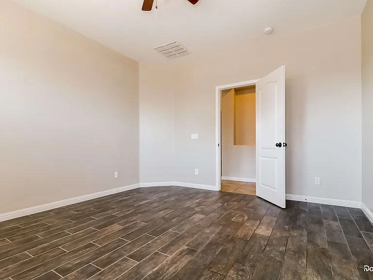 2427 S 101st Ln — Photo 10