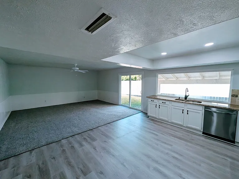 949 Mossvine Dr — Photo 10