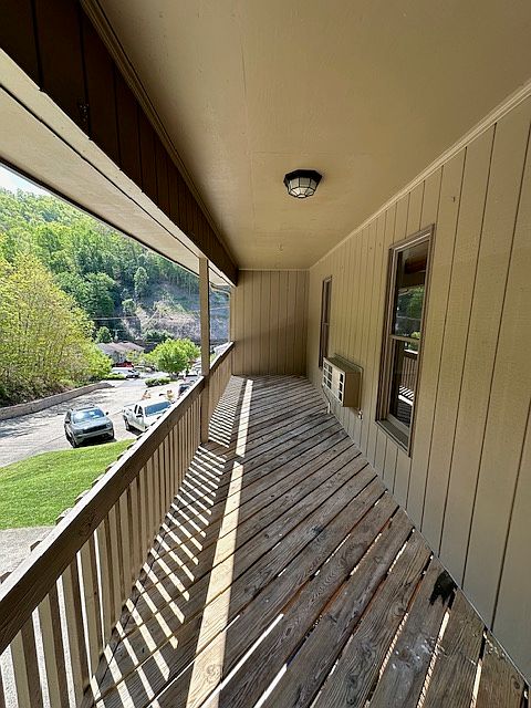 1st image of 131 Lancelot Ct APT 16