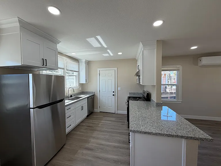 1225 Pine St — Photo 14