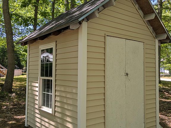 5th image of 35 Pierce Avenue