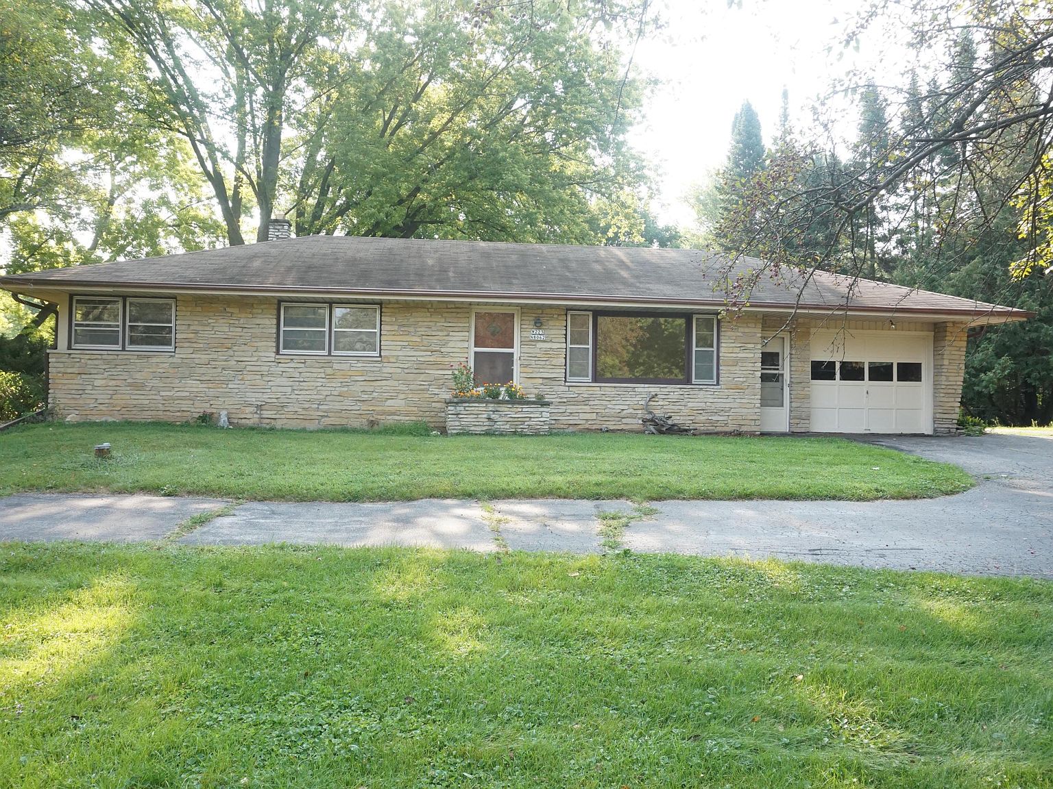 W223N8062 Plainview Pkwy, Sussex, WI 53089 Zillow