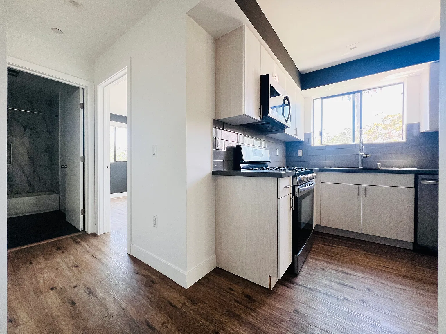 4 bed, 4.5 bath, $4,500 — Photo 3