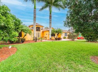 2137 Kingsdown Dr, Sarasota, FL 34240