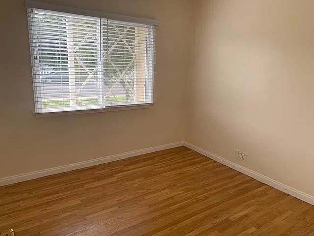 8624 Lilienthal Ave — Photo 23