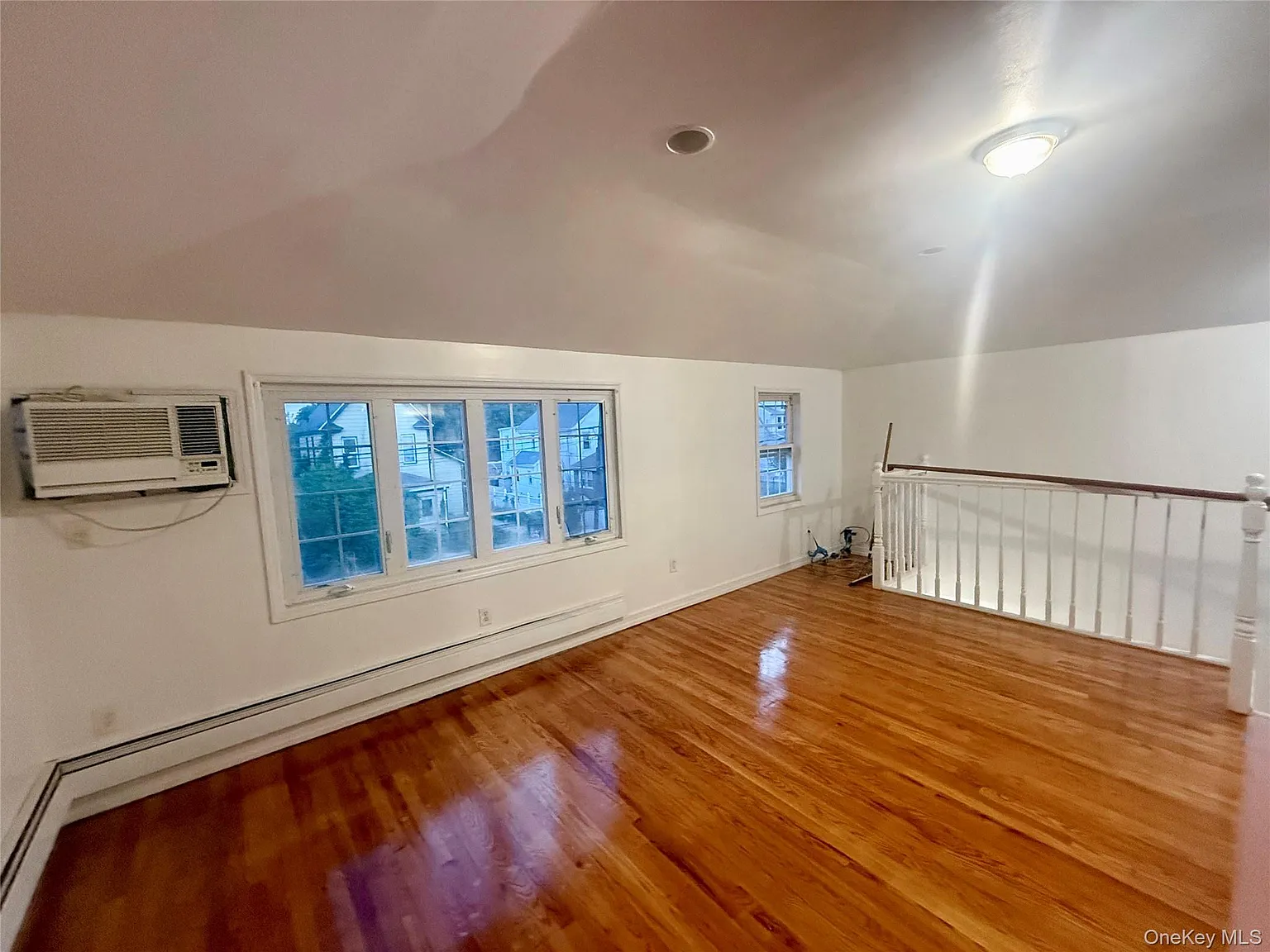 3 bed, 2.0 bath, 2250 sqft, $3,800 — Photo 3
