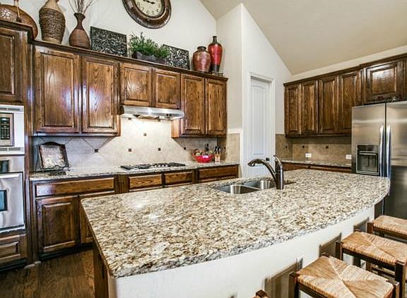 3rd image of 2406 Las Palmas Ln