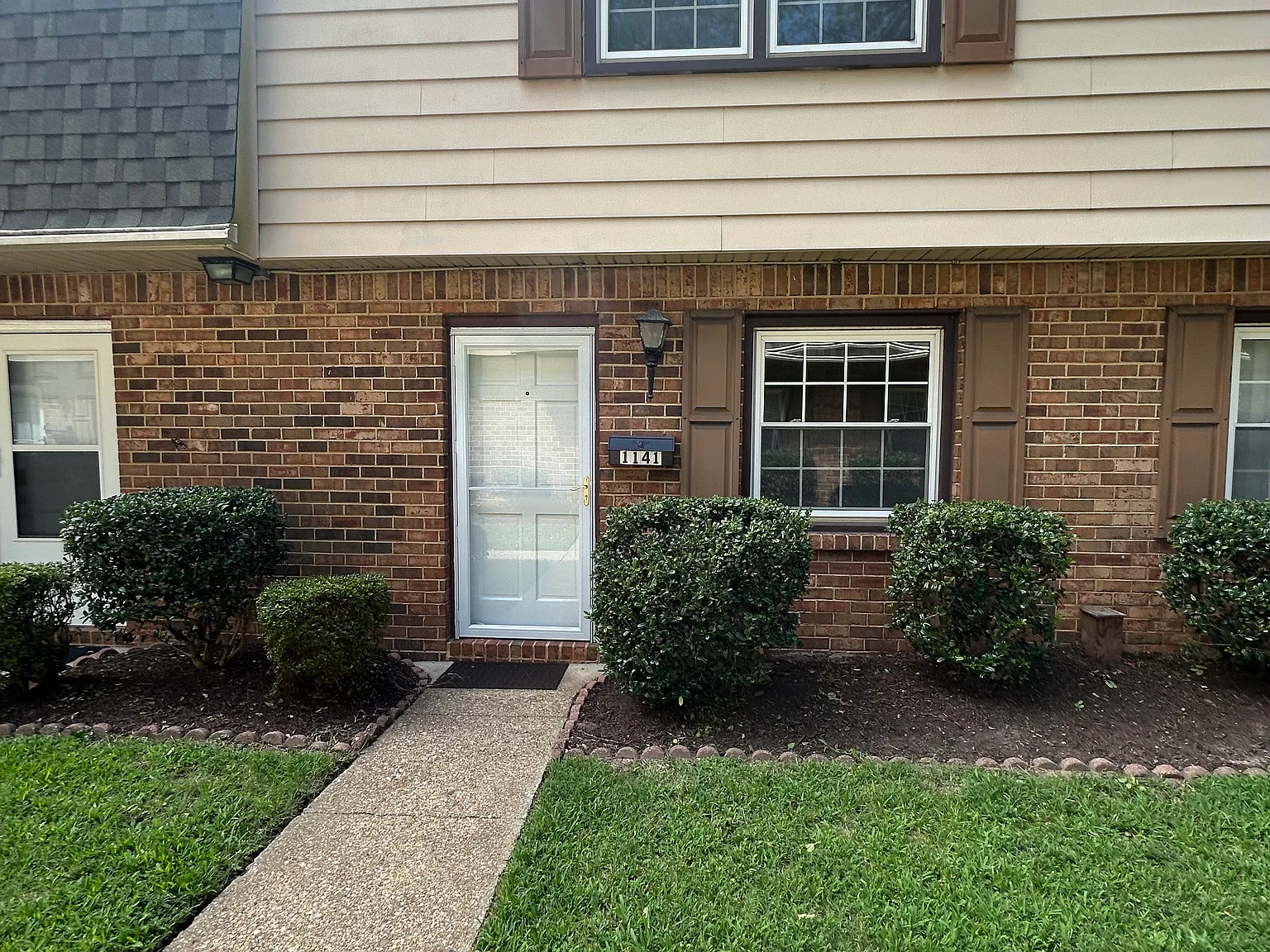 2 bed, 2.5 bath, 1125 sqft, $1,640 — Photo 2