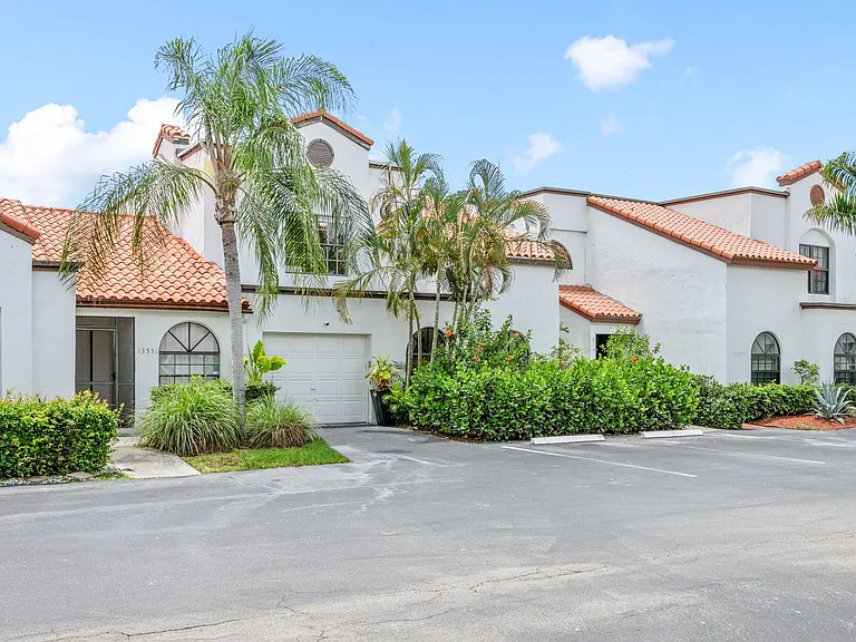 13549 Fountain View Blvd — Photo 48