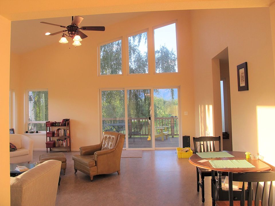 Lots of natural light- living room