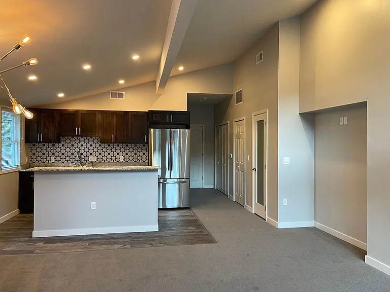 36 Washington Ave #F — Photo 4
