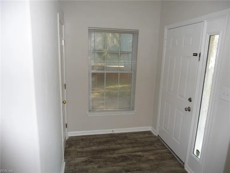 2364 Charing Cross Rd — Photo 7