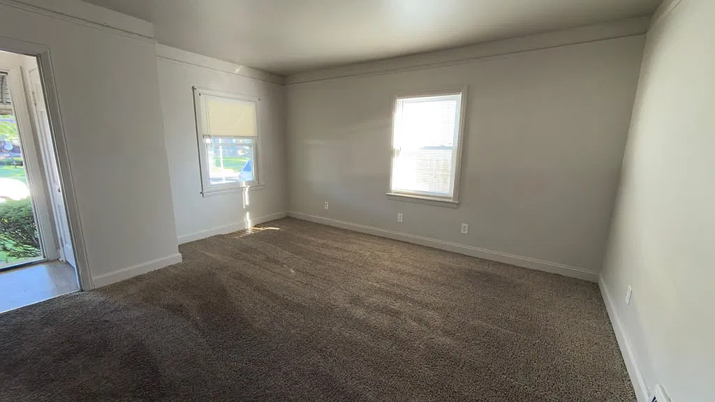 3 bed, 900 sqft, $1,200 — Photo 3